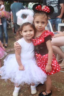 
<a style='margin-left: 5px;' class='btn btn-xs btn-social btn-facebook' href='https://www.facebook.com/sharer/sharer.php?u=https://galeramix.s01.web.getmuller.com.br/imagem/a65/800-800-90/conteudo/site_galerias/65/carnaval-infantil-casarao-gallotti-tijucas-galera-mix-4.jpg' rel='popup' data-width='500' data-height='400'><i class='fa fa-facebook'></i>Compartilhar <span class='hidden-xs'>no Facebook</span>
</a> 
<a class='btn btn-default btn-xs' target='_blank' href='imagem/a65/800-800-90/conteudo/site_galerias/65/carnaval-infantil-casarao-gallotti-tijucas-galera-mix-4.jpg'>
<span class='glyphicon glyphicon-cloud-download'></span> Salvar
</a>
