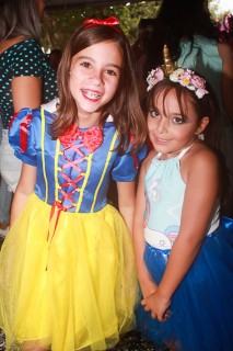 
<a style='margin-left: 5px;' class='btn btn-xs btn-social btn-facebook' href='https://www.facebook.com/sharer/sharer.php?u=https://galeramix.s01.web.getmuller.com.br/imagem/a65/800-800-90/conteudo/site_galerias/65/carnaval-infantil-casarao-gallotti-tijucas-galera-mix-47.jpg' rel='popup' data-width='500' data-height='400'><i class='fa fa-facebook'></i>Compartilhar <span class='hidden-xs'>no Facebook</span>
</a> 
<a class='btn btn-default btn-xs' target='_blank' href='imagem/a65/800-800-90/conteudo/site_galerias/65/carnaval-infantil-casarao-gallotti-tijucas-galera-mix-47.jpg'>
<span class='glyphicon glyphicon-cloud-download'></span> Salvar
</a>
