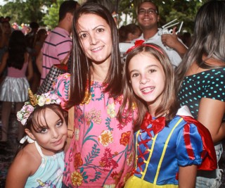 
<a style='margin-left: 5px;' class='btn btn-xs btn-social btn-facebook' href='https://www.facebook.com/sharer/sharer.php?u=https://galeramix.s01.web.getmuller.com.br/imagem/a65/800-800-90/conteudo/site_galerias/65/carnaval-infantil-casarao-gallotti-tijucas-galera-mix-48.jpg' rel='popup' data-width='500' data-height='400'><i class='fa fa-facebook'></i>Compartilhar <span class='hidden-xs'>no Facebook</span>
</a> 
<a class='btn btn-default btn-xs' target='_blank' href='imagem/a65/800-800-90/conteudo/site_galerias/65/carnaval-infantil-casarao-gallotti-tijucas-galera-mix-48.jpg'>
<span class='glyphicon glyphicon-cloud-download'></span> Salvar
</a>
