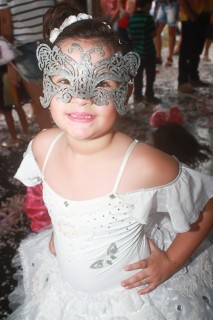 
<a style='margin-left: 5px;' class='btn btn-xs btn-social btn-facebook' href='https://www.facebook.com/sharer/sharer.php?u=https://galeramix.s01.web.getmuller.com.br/imagem/a65/800-800-90/conteudo/site_galerias/65/carnaval-infantil-casarao-gallotti-tijucas-galera-mix-53.jpg' rel='popup' data-width='500' data-height='400'><i class='fa fa-facebook'></i>Compartilhar <span class='hidden-xs'>no Facebook</span>
</a> 
<a class='btn btn-default btn-xs' target='_blank' href='imagem/a65/800-800-90/conteudo/site_galerias/65/carnaval-infantil-casarao-gallotti-tijucas-galera-mix-53.jpg'>
<span class='glyphicon glyphicon-cloud-download'></span> Salvar
</a>
