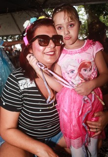 
<a style='margin-left: 5px;' class='btn btn-xs btn-social btn-facebook' href='https://www.facebook.com/sharer/sharer.php?u=https://galeramix.s01.web.getmuller.com.br/imagem/a65/800-800-90/conteudo/site_galerias/65/carnaval-infantil-casarao-gallotti-tijucas-galera-mix-55.jpg' rel='popup' data-width='500' data-height='400'><i class='fa fa-facebook'></i>Compartilhar <span class='hidden-xs'>no Facebook</span>
</a> 
<a class='btn btn-default btn-xs' target='_blank' href='imagem/a65/800-800-90/conteudo/site_galerias/65/carnaval-infantil-casarao-gallotti-tijucas-galera-mix-55.jpg'>
<span class='glyphicon glyphicon-cloud-download'></span> Salvar
</a>
