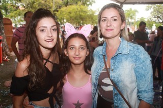 
<a style='margin-left: 5px;' class='btn btn-xs btn-social btn-facebook' href='https://www.facebook.com/sharer/sharer.php?u=https://galeramix.s01.web.getmuller.com.br/imagem/a65/800-800-90/conteudo/site_galerias/65/carnaval-infantil-casarao-gallotti-tijucas-galera-mix-56.jpg' rel='popup' data-width='500' data-height='400'><i class='fa fa-facebook'></i>Compartilhar <span class='hidden-xs'>no Facebook</span>
</a> 
<a class='btn btn-default btn-xs' target='_blank' href='imagem/a65/800-800-90/conteudo/site_galerias/65/carnaval-infantil-casarao-gallotti-tijucas-galera-mix-56.jpg'>
<span class='glyphicon glyphicon-cloud-download'></span> Salvar
</a>
