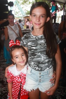 
<a style='margin-left: 5px;' class='btn btn-xs btn-social btn-facebook' href='https://www.facebook.com/sharer/sharer.php?u=https://galeramix.s01.web.getmuller.com.br/imagem/a65/800-800-90/conteudo/site_galerias/65/carnaval-infantil-casarao-gallotti-tijucas-galera-mix-57.jpg' rel='popup' data-width='500' data-height='400'><i class='fa fa-facebook'></i>Compartilhar <span class='hidden-xs'>no Facebook</span>
</a> 
<a class='btn btn-default btn-xs' target='_blank' href='imagem/a65/800-800-90/conteudo/site_galerias/65/carnaval-infantil-casarao-gallotti-tijucas-galera-mix-57.jpg'>
<span class='glyphicon glyphicon-cloud-download'></span> Salvar
</a>
