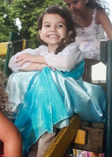 
<a style='margin-left: 5px;' class='btn btn-xs btn-social btn-facebook' href='https://www.facebook.com/sharer/sharer.php?u=https://galeramix.s01.web.getmuller.com.br/imagem/a65/800-800-90/conteudo/site_galerias/65/carnaval-infantil-casarao-gallotti-tijucas-galera-mix-76.jpg' rel='popup' data-width='500' data-height='400'><i class='fa fa-facebook'></i>Compartilhar <span class='hidden-xs'>no Facebook</span>
</a> 
<a class='btn btn-default btn-xs' target='_blank' href='imagem/a65/800-800-90/conteudo/site_galerias/65/carnaval-infantil-casarao-gallotti-tijucas-galera-mix-76.jpg'>
<span class='glyphicon glyphicon-cloud-download'></span> Salvar
</a>
