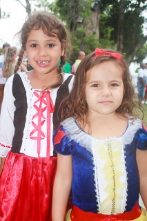 
<a style='margin-left: 5px;' class='btn btn-xs btn-social btn-facebook' href='https://www.facebook.com/sharer/sharer.php?u=https://galeramix.s01.web.getmuller.com.br/imagem/a65/800-800-90/conteudo/site_galerias/65/carnaval-infantil-casarao-gallotti-tijucas-galera-mix-79.jpg' rel='popup' data-width='500' data-height='400'><i class='fa fa-facebook'></i>Compartilhar <span class='hidden-xs'>no Facebook</span>
</a> 
<a class='btn btn-default btn-xs' target='_blank' href='imagem/a65/800-800-90/conteudo/site_galerias/65/carnaval-infantil-casarao-gallotti-tijucas-galera-mix-79.jpg'>
<span class='glyphicon glyphicon-cloud-download'></span> Salvar
</a>
