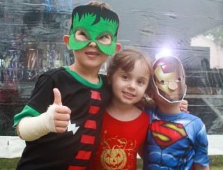 
<a style='margin-left: 5px;' class='btn btn-xs btn-social btn-facebook' href='https://www.facebook.com/sharer/sharer.php?u=https://galeramix.s01.web.getmuller.com.br/imagem/a65/800-800-90/conteudo/site_galerias/65/carnaval-infantil-casarao-gallotti-tijucas-galera-mix-8.jpg' rel='popup' data-width='500' data-height='400'><i class='fa fa-facebook'></i>Compartilhar <span class='hidden-xs'>no Facebook</span>
</a> 
<a class='btn btn-default btn-xs' target='_blank' href='imagem/a65/800-800-90/conteudo/site_galerias/65/carnaval-infantil-casarao-gallotti-tijucas-galera-mix-8.jpg'>
<span class='glyphicon glyphicon-cloud-download'></span> Salvar
</a>
