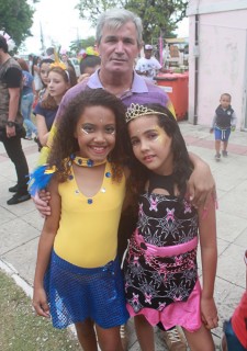 
<a style='margin-left: 5px;' class='btn btn-xs btn-social btn-facebook' href='https://www.facebook.com/sharer/sharer.php?u=https://galeramix.s01.web.getmuller.com.br/imagem/a65/800-800-90/conteudo/site_galerias/65/carnaval-infantil-casarao-gallotti-tijucas-galera-mix-87.jpg' rel='popup' data-width='500' data-height='400'><i class='fa fa-facebook'></i>Compartilhar <span class='hidden-xs'>no Facebook</span>
</a> 
<a class='btn btn-default btn-xs' target='_blank' href='imagem/a65/800-800-90/conteudo/site_galerias/65/carnaval-infantil-casarao-gallotti-tijucas-galera-mix-87.jpg'>
<span class='glyphicon glyphicon-cloud-download'></span> Salvar
</a>
