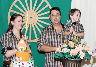 
<a style='margin-left: 5px;' class='btn btn-xs btn-social btn-facebook' href='https://www.facebook.com/sharer/sharer.php?u=https://galeramix.s01.web.getmuller.com.br/imagem/a66/800-800-90/conteudo/site_galerias/66/pi-2-anos-4.jpg' rel='popup' data-width='500' data-height='400'><i class='fa fa-facebook'></i>Compartilhar <span class='hidden-xs'>no Facebook</span>
</a> 
<a class='btn btn-default btn-xs' target='_blank' href='imagem/a66/800-800-90/conteudo/site_galerias/66/pi-2-anos-4.jpg'>
<span class='glyphicon glyphicon-cloud-download'></span> Salvar
</a>
