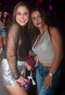 
                        <a style='margin-left: 5px;' class='btn btn-xs btn-social btn-facebook' href='https://www.facebook.com/sharer/sharer.php?u=https://galeramix.s01.web.getmuller.com.br/imagem/a67/800-800-90/conteudo/site_galerias/67/annita-petry-galera-mix-100.jpg' rel='popup' data-width='500' data-height='400'><i class='fa fa-facebook'></i>Compartilhar <span class='hidden-xs'>no Facebook</span>
                    </a> 
                    <a class='btn btn-default btn-xs' target='_blank' href='imagem/a67/800-800-90/conteudo/site_galerias/67/annita-petry-galera-mix-100.jpg'>
                        <span class='glyphicon glyphicon-cloud-download'></span> Salvar
                    </a>
                    