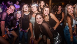 
                    <a style='margin-left: 5px;' class='btn btn-xs btn-social btn-facebook' href='https://www.facebook.com/sharer/sharer.php?u=https://galeramix.s01.web.getmuller.com.br/imagem/a67/800-800-90/conteudo/site_galerias/67/annita-petry-galera-mix-101.jpg' rel='popup' data-width='500' data-height='400'><i class='fa fa-facebook'></i>Compartilhar <span class='hidden-xs'>no Facebook</span>
                </a> 
                <a class='btn btn-default btn-xs' target='_blank' href='imagem/a67/800-800-90/conteudo/site_galerias/67/annita-petry-galera-mix-101.jpg'>
                    <span class='glyphicon glyphicon-cloud-download'></span> Salvar
                </a>
                