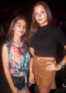 
<a style='margin-left: 5px;' class='btn btn-xs btn-social btn-facebook' href='https://www.facebook.com/sharer/sharer.php?u=https://galeramix.s01.web.getmuller.com.br/imagem/a67/800-800-90/conteudo/site_galerias/67/annita-petry-galera-mix-110.jpg' rel='popup' data-width='500' data-height='400'><i class='fa fa-facebook'></i>Compartilhar <span class='hidden-xs'>no Facebook</span>
</a> 
<a class='btn btn-default btn-xs' target='_blank' href='imagem/a67/800-800-90/conteudo/site_galerias/67/annita-petry-galera-mix-110.jpg'>
<span class='glyphicon glyphicon-cloud-download'></span> Salvar
</a>
