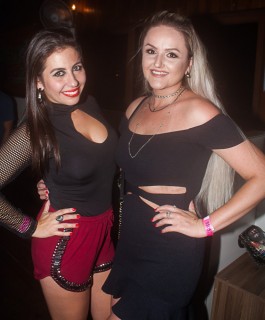 
<a style='margin-left: 5px;' class='btn btn-xs btn-social btn-facebook' href='https://www.facebook.com/sharer/sharer.php?u=https://galeramix.s01.web.getmuller.com.br/imagem/a67/800-800-90/conteudo/site_galerias/67/annita-petry-galera-mix-114.jpg' rel='popup' data-width='500' data-height='400'><i class='fa fa-facebook'></i>Compartilhar <span class='hidden-xs'>no Facebook</span>
</a> 
<a class='btn btn-default btn-xs' target='_blank' href='imagem/a67/800-800-90/conteudo/site_galerias/67/annita-petry-galera-mix-114.jpg'>
<span class='glyphicon glyphicon-cloud-download'></span> Salvar
</a>
