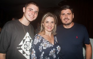 
<a style='margin-left: 5px;' class='btn btn-xs btn-social btn-facebook' href='https://www.facebook.com/sharer/sharer.php?u=https://galeramix.s01.web.getmuller.com.br/imagem/a67/800-800-90/conteudo/site_galerias/67/annita-petry-galera-mix-120.jpg' rel='popup' data-width='500' data-height='400'><i class='fa fa-facebook'></i>Compartilhar <span class='hidden-xs'>no Facebook</span>
</a> 
<a class='btn btn-default btn-xs' target='_blank' href='imagem/a67/800-800-90/conteudo/site_galerias/67/annita-petry-galera-mix-120.jpg'>
<span class='glyphicon glyphicon-cloud-download'></span> Salvar
</a>
