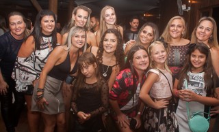 
<a style='margin-left: 5px;' class='btn btn-xs btn-social btn-facebook' href='https://www.facebook.com/sharer/sharer.php?u=https://galeramix.s01.web.getmuller.com.br/imagem/a67/800-800-90/conteudo/site_galerias/67/annita-petry-galera-mix-124.jpg' rel='popup' data-width='500' data-height='400'><i class='fa fa-facebook'></i>Compartilhar <span class='hidden-xs'>no Facebook</span>
</a> 
<a class='btn btn-default btn-xs' target='_blank' href='imagem/a67/800-800-90/conteudo/site_galerias/67/annita-petry-galera-mix-124.jpg'>
<span class='glyphicon glyphicon-cloud-download'></span> Salvar
</a>
