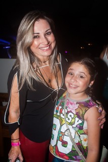 
<a style='margin-left: 5px;' class='btn btn-xs btn-social btn-facebook' href='https://www.facebook.com/sharer/sharer.php?u=https://galeramix.s01.web.getmuller.com.br/imagem/a67/800-800-90/conteudo/site_galerias/67/annita-petry-galera-mix-144.jpg' rel='popup' data-width='500' data-height='400'><i class='fa fa-facebook'></i>Compartilhar <span class='hidden-xs'>no Facebook</span>
</a> 
<a class='btn btn-default btn-xs' target='_blank' href='imagem/a67/800-800-90/conteudo/site_galerias/67/annita-petry-galera-mix-144.jpg'>
<span class='glyphicon glyphicon-cloud-download'></span> Salvar
</a>
