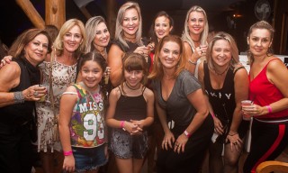 
<a style='margin-left: 5px;' class='btn btn-xs btn-social btn-facebook' href='https://www.facebook.com/sharer/sharer.php?u=https://galeramix.s01.web.getmuller.com.br/imagem/a67/800-800-90/conteudo/site_galerias/67/annita-petry-galera-mix-147.jpg' rel='popup' data-width='500' data-height='400'><i class='fa fa-facebook'></i>Compartilhar <span class='hidden-xs'>no Facebook</span>
</a> 
<a class='btn btn-default btn-xs' target='_blank' href='imagem/a67/800-800-90/conteudo/site_galerias/67/annita-petry-galera-mix-147.jpg'>
<span class='glyphicon glyphicon-cloud-download'></span> Salvar
</a>
