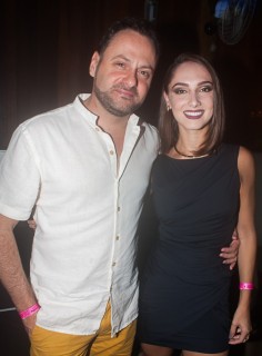 
<a style='margin-left: 5px;' class='btn btn-xs btn-social btn-facebook' href='https://www.facebook.com/sharer/sharer.php?u=https://galeramix.s01.web.getmuller.com.br/imagem/a67/800-800-90/conteudo/site_galerias/67/annita-petry-galera-mix-149.jpg' rel='popup' data-width='500' data-height='400'><i class='fa fa-facebook'></i>Compartilhar <span class='hidden-xs'>no Facebook</span>
</a> 
<a class='btn btn-default btn-xs' target='_blank' href='imagem/a67/800-800-90/conteudo/site_galerias/67/annita-petry-galera-mix-149.jpg'>
<span class='glyphicon glyphicon-cloud-download'></span> Salvar
</a>
