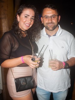 
<a style='margin-left: 5px;' class='btn btn-xs btn-social btn-facebook' href='https://www.facebook.com/sharer/sharer.php?u=https://galeramix.s01.web.getmuller.com.br/imagem/a67/800-800-90/conteudo/site_galerias/67/annita-petry-galera-mix-151.jpg' rel='popup' data-width='500' data-height='400'><i class='fa fa-facebook'></i>Compartilhar <span class='hidden-xs'>no Facebook</span>
</a> 
<a class='btn btn-default btn-xs' target='_blank' href='imagem/a67/800-800-90/conteudo/site_galerias/67/annita-petry-galera-mix-151.jpg'>
<span class='glyphicon glyphicon-cloud-download'></span> Salvar
</a>
