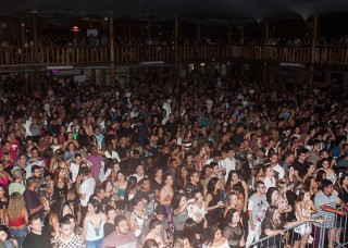 
<a style='margin-left: 5px;' class='btn btn-xs btn-social btn-facebook' href='https://www.facebook.com/sharer/sharer.php?u=https://galeramix.s01.web.getmuller.com.br/imagem/a67/800-800-90/conteudo/site_galerias/67/annita-petry-galera-mix-159.jpg' rel='popup' data-width='500' data-height='400'><i class='fa fa-facebook'></i>Compartilhar <span class='hidden-xs'>no Facebook</span>
</a> 
<a class='btn btn-default btn-xs' target='_blank' href='imagem/a67/800-800-90/conteudo/site_galerias/67/annita-petry-galera-mix-159.jpg'>
<span class='glyphicon glyphicon-cloud-download'></span> Salvar
</a>
