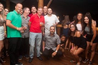 
<a style='margin-left: 5px;' class='btn btn-xs btn-social btn-facebook' href='https://www.facebook.com/sharer/sharer.php?u=https://galeramix.s01.web.getmuller.com.br/imagem/a67/800-800-90/conteudo/site_galerias/67/annita-petry-galera-mix-166.jpg' rel='popup' data-width='500' data-height='400'><i class='fa fa-facebook'></i>Compartilhar <span class='hidden-xs'>no Facebook</span>
</a> 
<a class='btn btn-default btn-xs' target='_blank' href='imagem/a67/800-800-90/conteudo/site_galerias/67/annita-petry-galera-mix-166.jpg'>
<span class='glyphicon glyphicon-cloud-download'></span> Salvar
</a>
