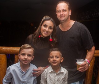 
<a style='margin-left: 5px;' class='btn btn-xs btn-social btn-facebook' href='https://www.facebook.com/sharer/sharer.php?u=https://galeramix.s01.web.getmuller.com.br/imagem/a67/800-800-90/conteudo/site_galerias/67/annita-petry-galera-mix-169.jpg' rel='popup' data-width='500' data-height='400'><i class='fa fa-facebook'></i>Compartilhar <span class='hidden-xs'>no Facebook</span>
</a> 
<a class='btn btn-default btn-xs' target='_blank' href='imagem/a67/800-800-90/conteudo/site_galerias/67/annita-petry-galera-mix-169.jpg'>
<span class='glyphicon glyphicon-cloud-download'></span> Salvar
</a>
