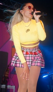 
<a style='margin-left: 5px;' class='btn btn-xs btn-social btn-facebook' href='https://www.facebook.com/sharer/sharer.php?u=https://galeramix.s01.web.getmuller.com.br/imagem/a67/800-800-90/conteudo/site_galerias/67/annita-petry-galera-mix-17.jpg' rel='popup' data-width='500' data-height='400'><i class='fa fa-facebook'></i>Compartilhar <span class='hidden-xs'>no Facebook</span>
</a> 
<a class='btn btn-default btn-xs' target='_blank' href='imagem/a67/800-800-90/conteudo/site_galerias/67/annita-petry-galera-mix-17.jpg'>
<span class='glyphicon glyphicon-cloud-download'></span> Salvar
</a>
