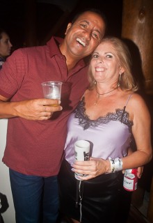 
<a style='margin-left: 5px;' class='btn btn-xs btn-social btn-facebook' href='https://www.facebook.com/sharer/sharer.php?u=https://galeramix.s01.web.getmuller.com.br/imagem/a67/800-800-90/conteudo/site_galerias/67/annita-petry-galera-mix-171.jpg' rel='popup' data-width='500' data-height='400'><i class='fa fa-facebook'></i>Compartilhar <span class='hidden-xs'>no Facebook</span>
</a> 
<a class='btn btn-default btn-xs' target='_blank' href='imagem/a67/800-800-90/conteudo/site_galerias/67/annita-petry-galera-mix-171.jpg'>
<span class='glyphicon glyphicon-cloud-download'></span> Salvar
</a>
