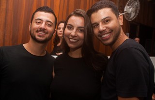 
<a style='margin-left: 5px;' class='btn btn-xs btn-social btn-facebook' href='https://www.facebook.com/sharer/sharer.php?u=https://galeramix.s01.web.getmuller.com.br/imagem/a67/800-800-90/conteudo/site_galerias/67/annita-petry-galera-mix-175.jpg' rel='popup' data-width='500' data-height='400'><i class='fa fa-facebook'></i>Compartilhar <span class='hidden-xs'>no Facebook</span>
</a> 
<a class='btn btn-default btn-xs' target='_blank' href='imagem/a67/800-800-90/conteudo/site_galerias/67/annita-petry-galera-mix-175.jpg'>
<span class='glyphicon glyphicon-cloud-download'></span> Salvar
</a>
