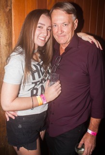 
<a style='margin-left: 5px;' class='btn btn-xs btn-social btn-facebook' href='https://www.facebook.com/sharer/sharer.php?u=https://galeramix.s01.web.getmuller.com.br/imagem/a67/800-800-90/conteudo/site_galerias/67/annita-petry-galera-mix-178.jpg' rel='popup' data-width='500' data-height='400'><i class='fa fa-facebook'></i>Compartilhar <span class='hidden-xs'>no Facebook</span>
</a> 
<a class='btn btn-default btn-xs' target='_blank' href='imagem/a67/800-800-90/conteudo/site_galerias/67/annita-petry-galera-mix-178.jpg'>
<span class='glyphicon glyphicon-cloud-download'></span> Salvar
</a>
