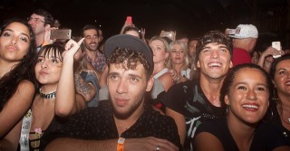 
<a style='margin-left: 5px;' class='btn btn-xs btn-social btn-facebook' href='https://www.facebook.com/sharer/sharer.php?u=https://galeramix.s01.web.getmuller.com.br/imagem/a67/800-800-90/conteudo/site_galerias/67/annita-petry-galera-mix-205.jpg' rel='popup' data-width='500' data-height='400'><i class='fa fa-facebook'></i>Compartilhar <span class='hidden-xs'>no Facebook</span>
</a> 
<a class='btn btn-default btn-xs' target='_blank' href='imagem/a67/800-800-90/conteudo/site_galerias/67/annita-petry-galera-mix-205.jpg'>
<span class='glyphicon glyphicon-cloud-download'></span> Salvar
</a>
