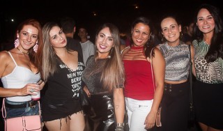 
<a style='margin-left: 5px;' class='btn btn-xs btn-social btn-facebook' href='https://www.facebook.com/sharer/sharer.php?u=https://galeramix.s01.web.getmuller.com.br/imagem/a67/800-800-90/conteudo/site_galerias/67/annita-petry-galera-mix-26.jpg' rel='popup' data-width='500' data-height='400'><i class='fa fa-facebook'></i>Compartilhar <span class='hidden-xs'>no Facebook</span>
</a> 
<a class='btn btn-default btn-xs' target='_blank' href='imagem/a67/800-800-90/conteudo/site_galerias/67/annita-petry-galera-mix-26.jpg'>
<span class='glyphicon glyphicon-cloud-download'></span> Salvar
</a>
