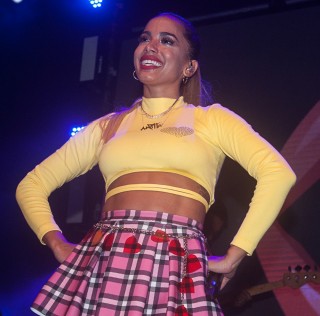 
<a style='margin-left: 5px;' class='btn btn-xs btn-social btn-facebook' href='https://www.facebook.com/sharer/sharer.php?u=https://galeramix.s01.web.getmuller.com.br/imagem/a67/800-800-90/conteudo/site_galerias/67/annita-petry-galera-mix-3.jpg' rel='popup' data-width='500' data-height='400'><i class='fa fa-facebook'></i>Compartilhar <span class='hidden-xs'>no Facebook</span>
</a> 
<a class='btn btn-default btn-xs' target='_blank' href='imagem/a67/800-800-90/conteudo/site_galerias/67/annita-petry-galera-mix-3.jpg'>
<span class='glyphicon glyphicon-cloud-download'></span> Salvar
</a>
