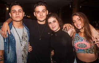 
<a style='margin-left: 5px;' class='btn btn-xs btn-social btn-facebook' href='https://www.facebook.com/sharer/sharer.php?u=https://galeramix.s01.web.getmuller.com.br/imagem/a67/800-800-90/conteudo/site_galerias/67/annita-petry-galera-mix-35.jpg' rel='popup' data-width='500' data-height='400'><i class='fa fa-facebook'></i>Compartilhar <span class='hidden-xs'>no Facebook</span>
</a> 
<a class='btn btn-default btn-xs' target='_blank' href='imagem/a67/800-800-90/conteudo/site_galerias/67/annita-petry-galera-mix-35.jpg'>
<span class='glyphicon glyphicon-cloud-download'></span> Salvar
</a>
