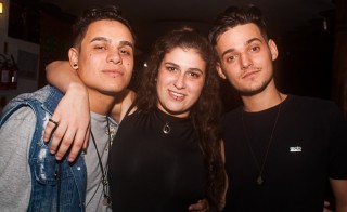 
<a style='margin-left: 5px;' class='btn btn-xs btn-social btn-facebook' href='https://www.facebook.com/sharer/sharer.php?u=https://galeramix.s01.web.getmuller.com.br/imagem/a67/800-800-90/conteudo/site_galerias/67/annita-petry-galera-mix-36.jpg' rel='popup' data-width='500' data-height='400'><i class='fa fa-facebook'></i>Compartilhar <span class='hidden-xs'>no Facebook</span>
</a> 
<a class='btn btn-default btn-xs' target='_blank' href='imagem/a67/800-800-90/conteudo/site_galerias/67/annita-petry-galera-mix-36.jpg'>
<span class='glyphicon glyphicon-cloud-download'></span> Salvar
</a>
