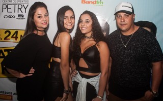 
<a style='margin-left: 5px;' class='btn btn-xs btn-social btn-facebook' href='https://www.facebook.com/sharer/sharer.php?u=https://galeramix.s01.web.getmuller.com.br/imagem/a67/800-800-90/conteudo/site_galerias/67/annita-petry-galera-mix-42.jpg' rel='popup' data-width='500' data-height='400'><i class='fa fa-facebook'></i>Compartilhar <span class='hidden-xs'>no Facebook</span>
</a> 
<a class='btn btn-default btn-xs' target='_blank' href='imagem/a67/800-800-90/conteudo/site_galerias/67/annita-petry-galera-mix-42.jpg'>
<span class='glyphicon glyphicon-cloud-download'></span> Salvar
</a>
