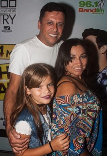 
<a style='margin-left: 5px;' class='btn btn-xs btn-social btn-facebook' href='https://www.facebook.com/sharer/sharer.php?u=https://galeramix.s01.web.getmuller.com.br/imagem/a67/800-800-90/conteudo/site_galerias/67/annita-petry-galera-mix-52.jpg' rel='popup' data-width='500' data-height='400'><i class='fa fa-facebook'></i>Compartilhar <span class='hidden-xs'>no Facebook</span>
</a> 
<a class='btn btn-default btn-xs' target='_blank' href='imagem/a67/800-800-90/conteudo/site_galerias/67/annita-petry-galera-mix-52.jpg'>
<span class='glyphicon glyphicon-cloud-download'></span> Salvar
</a>
