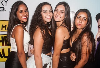 
<a style='margin-left: 5px;' class='btn btn-xs btn-social btn-facebook' href='https://www.facebook.com/sharer/sharer.php?u=https://galeramix.s01.web.getmuller.com.br/imagem/a67/800-800-90/conteudo/site_galerias/67/annita-petry-galera-mix-55.jpg' rel='popup' data-width='500' data-height='400'><i class='fa fa-facebook'></i>Compartilhar <span class='hidden-xs'>no Facebook</span>
</a> 
<a class='btn btn-default btn-xs' target='_blank' href='imagem/a67/800-800-90/conteudo/site_galerias/67/annita-petry-galera-mix-55.jpg'>
<span class='glyphicon glyphicon-cloud-download'></span> Salvar
</a>
