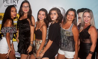 
<a style='margin-left: 5px;' class='btn btn-xs btn-social btn-facebook' href='https://www.facebook.com/sharer/sharer.php?u=https://galeramix.s01.web.getmuller.com.br/imagem/a67/800-800-90/conteudo/site_galerias/67/annita-petry-galera-mix-60.jpg' rel='popup' data-width='500' data-height='400'><i class='fa fa-facebook'></i>Compartilhar <span class='hidden-xs'>no Facebook</span>
</a> 
<a class='btn btn-default btn-xs' target='_blank' href='imagem/a67/800-800-90/conteudo/site_galerias/67/annita-petry-galera-mix-60.jpg'>
<span class='glyphicon glyphicon-cloud-download'></span> Salvar
</a>
