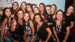 
<a style='margin-left: 5px;' class='btn btn-xs btn-social btn-facebook' href='https://www.facebook.com/sharer/sharer.php?u=https://galeramix.s01.web.getmuller.com.br/imagem/a67/800-800-90/conteudo/site_galerias/67/annita-petry-galera-mix-66.jpg' rel='popup' data-width='500' data-height='400'><i class='fa fa-facebook'></i>Compartilhar <span class='hidden-xs'>no Facebook</span>
</a> 
<a class='btn btn-default btn-xs' target='_blank' href='imagem/a67/800-800-90/conteudo/site_galerias/67/annita-petry-galera-mix-66.jpg'>
<span class='glyphicon glyphicon-cloud-download'></span> Salvar
</a>
