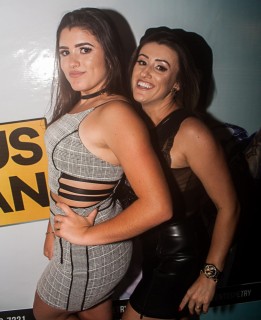 
<a style='margin-left: 5px;' class='btn btn-xs btn-social btn-facebook' href='https://www.facebook.com/sharer/sharer.php?u=https://galeramix.s01.web.getmuller.com.br/imagem/a67/800-800-90/conteudo/site_galerias/67/annita-petry-galera-mix-67.jpg' rel='popup' data-width='500' data-height='400'><i class='fa fa-facebook'></i>Compartilhar <span class='hidden-xs'>no Facebook</span>
</a> 
<a class='btn btn-default btn-xs' target='_blank' href='imagem/a67/800-800-90/conteudo/site_galerias/67/annita-petry-galera-mix-67.jpg'>
<span class='glyphicon glyphicon-cloud-download'></span> Salvar
</a>
