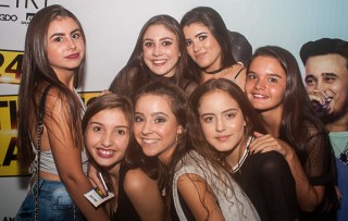 
<a style='margin-left: 5px;' class='btn btn-xs btn-social btn-facebook' href='https://www.facebook.com/sharer/sharer.php?u=https://galeramix.s01.web.getmuller.com.br/imagem/a67/800-800-90/conteudo/site_galerias/67/annita-petry-galera-mix-69.jpg' rel='popup' data-width='500' data-height='400'><i class='fa fa-facebook'></i>Compartilhar <span class='hidden-xs'>no Facebook</span>
</a> 
<a class='btn btn-default btn-xs' target='_blank' href='imagem/a67/800-800-90/conteudo/site_galerias/67/annita-petry-galera-mix-69.jpg'>
<span class='glyphicon glyphicon-cloud-download'></span> Salvar
</a>
