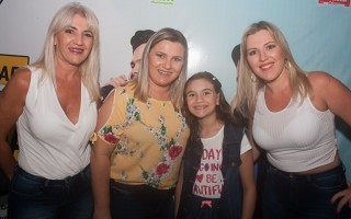 
<a style='margin-left: 5px;' class='btn btn-xs btn-social btn-facebook' href='https://www.facebook.com/sharer/sharer.php?u=https://galeramix.s01.web.getmuller.com.br/imagem/a67/800-800-90/conteudo/site_galerias/67/annita-petry-galera-mix-76.jpg' rel='popup' data-width='500' data-height='400'><i class='fa fa-facebook'></i>Compartilhar <span class='hidden-xs'>no Facebook</span>
</a> 
<a class='btn btn-default btn-xs' target='_blank' href='imagem/a67/800-800-90/conteudo/site_galerias/67/annita-petry-galera-mix-76.jpg'>
<span class='glyphicon glyphicon-cloud-download'></span> Salvar
</a>
