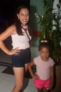 
<a style='margin-left: 5px;' class='btn btn-xs btn-social btn-facebook' href='https://www.facebook.com/sharer/sharer.php?u=https://galeramix.s01.web.getmuller.com.br/imagem/a67/800-800-90/conteudo/site_galerias/67/annita-petry-galera-mix-82.jpg' rel='popup' data-width='500' data-height='400'><i class='fa fa-facebook'></i>Compartilhar <span class='hidden-xs'>no Facebook</span>
</a> 
<a class='btn btn-default btn-xs' target='_blank' href='imagem/a67/800-800-90/conteudo/site_galerias/67/annita-petry-galera-mix-82.jpg'>
<span class='glyphicon glyphicon-cloud-download'></span> Salvar
</a>
