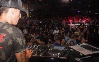 
<a style='margin-left: 5px;' class='btn btn-xs btn-social btn-facebook' href='https://www.facebook.com/sharer/sharer.php?u=https://galeramix.s01.web.getmuller.com.br/imagem/a67/800-800-90/conteudo/site_galerias/67/annita-petry-galera-mix-88.jpg' rel='popup' data-width='500' data-height='400'><i class='fa fa-facebook'></i>Compartilhar <span class='hidden-xs'>no Facebook</span>
</a> 
<a class='btn btn-default btn-xs' target='_blank' href='imagem/a67/800-800-90/conteudo/site_galerias/67/annita-petry-galera-mix-88.jpg'>
<span class='glyphicon glyphicon-cloud-download'></span> Salvar
</a>
