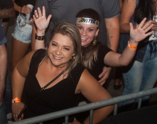 
<a style='margin-left: 5px;' class='btn btn-xs btn-social btn-facebook' href='https://www.facebook.com/sharer/sharer.php?u=https://galeramix.s01.web.getmuller.com.br/imagem/a67/800-800-90/conteudo/site_galerias/67/annita-petry-galera-mix-89.jpg' rel='popup' data-width='500' data-height='400'><i class='fa fa-facebook'></i>Compartilhar <span class='hidden-xs'>no Facebook</span>
</a> 
<a class='btn btn-default btn-xs' target='_blank' href='imagem/a67/800-800-90/conteudo/site_galerias/67/annita-petry-galera-mix-89.jpg'>
<span class='glyphicon glyphicon-cloud-download'></span> Salvar
</a>
