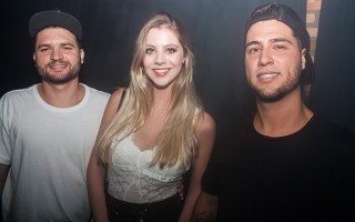 
<a style='margin-left: 5px;' class='btn btn-xs btn-social btn-facebook' href='https://www.facebook.com/sharer/sharer.php?u=https://galeramix.s01.web.getmuller.com.br/imagem/a67/800-800-90/conteudo/site_galerias/67/annita-petry-galera-mix-93.jpg' rel='popup' data-width='500' data-height='400'><i class='fa fa-facebook'></i>Compartilhar <span class='hidden-xs'>no Facebook</span>
</a> 
<a class='btn btn-default btn-xs' target='_blank' href='imagem/a67/800-800-90/conteudo/site_galerias/67/annita-petry-galera-mix-93.jpg'>
<span class='glyphicon glyphicon-cloud-download'></span> Salvar
</a>
