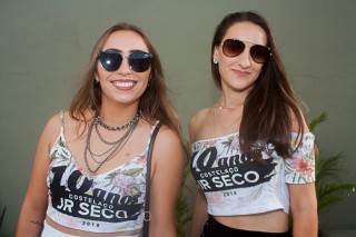 
<a style='margin-left: 5px;' class='btn btn-xs btn-social btn-facebook' href='https://www.facebook.com/sharer/sharer.php?u=https://galeramix.s01.web.getmuller.com.br/imagem/a68/800-800-90/conteudo/site_galerias/68/10-costelaco-do-jr-seco-114.jpg' rel='popup' data-width='500' data-height='400'><i class='fa fa-facebook'></i>Compartilhar <span class='hidden-xs'>no Facebook</span>
</a> 
<a class='btn btn-default btn-xs' target='_blank' href='imagem/a68/800-800-90/conteudo/site_galerias/68/10-costelaco-do-jr-seco-114.jpg'>
<span class='glyphicon glyphicon-cloud-download'></span> Salvar
</a>
