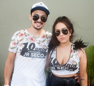 
<a style='margin-left: 5px;' class='btn btn-xs btn-social btn-facebook' href='https://www.facebook.com/sharer/sharer.php?u=https://galeramix.s01.web.getmuller.com.br/imagem/a68/800-800-90/conteudo/site_galerias/68/10-costelaco-do-jr-seco-12.jpg' rel='popup' data-width='500' data-height='400'><i class='fa fa-facebook'></i>Compartilhar <span class='hidden-xs'>no Facebook</span>
</a> 
<a class='btn btn-default btn-xs' target='_blank' href='imagem/a68/800-800-90/conteudo/site_galerias/68/10-costelaco-do-jr-seco-12.jpg'>
<span class='glyphicon glyphicon-cloud-download'></span> Salvar
</a>
