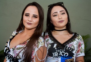 
<a style='margin-left: 5px;' class='btn btn-xs btn-social btn-facebook' href='https://www.facebook.com/sharer/sharer.php?u=https://galeramix.s01.web.getmuller.com.br/imagem/a68/800-800-90/conteudo/site_galerias/68/10-costelaco-do-jr-seco-125.jpg' rel='popup' data-width='500' data-height='400'><i class='fa fa-facebook'></i>Compartilhar <span class='hidden-xs'>no Facebook</span>
</a> 
<a class='btn btn-default btn-xs' target='_blank' href='imagem/a68/800-800-90/conteudo/site_galerias/68/10-costelaco-do-jr-seco-125.jpg'>
<span class='glyphicon glyphicon-cloud-download'></span> Salvar
</a>
