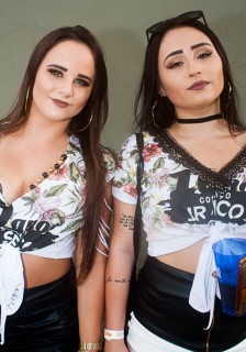 
<a style='margin-left: 5px;' class='btn btn-xs btn-social btn-facebook' href='https://www.facebook.com/sharer/sharer.php?u=https://galeramix.s01.web.getmuller.com.br/imagem/a68/800-800-90/conteudo/site_galerias/68/10-costelaco-do-jr-seco-126.jpg' rel='popup' data-width='500' data-height='400'><i class='fa fa-facebook'></i>Compartilhar <span class='hidden-xs'>no Facebook</span>
</a> 
<a class='btn btn-default btn-xs' target='_blank' href='imagem/a68/800-800-90/conteudo/site_galerias/68/10-costelaco-do-jr-seco-126.jpg'>
<span class='glyphicon glyphicon-cloud-download'></span> Salvar
</a>
